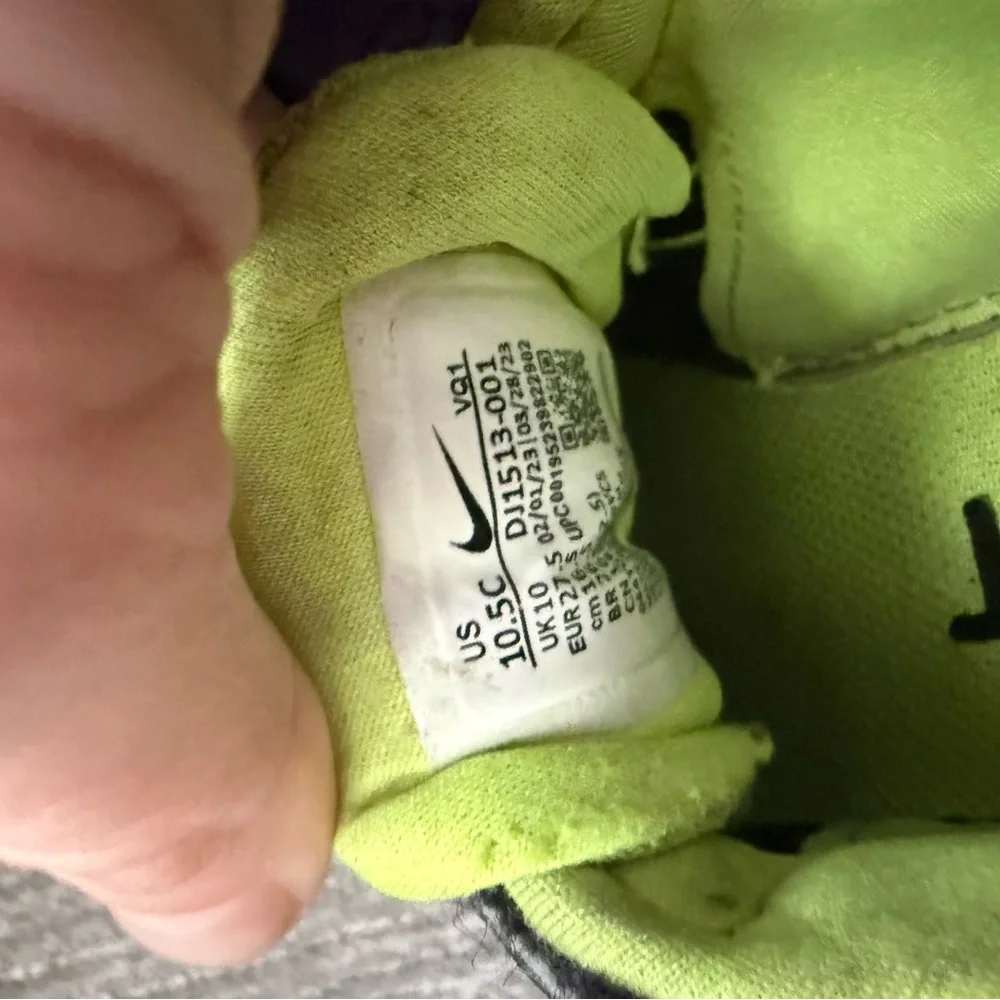 Nike Kids Black and Neon Green Sneakers